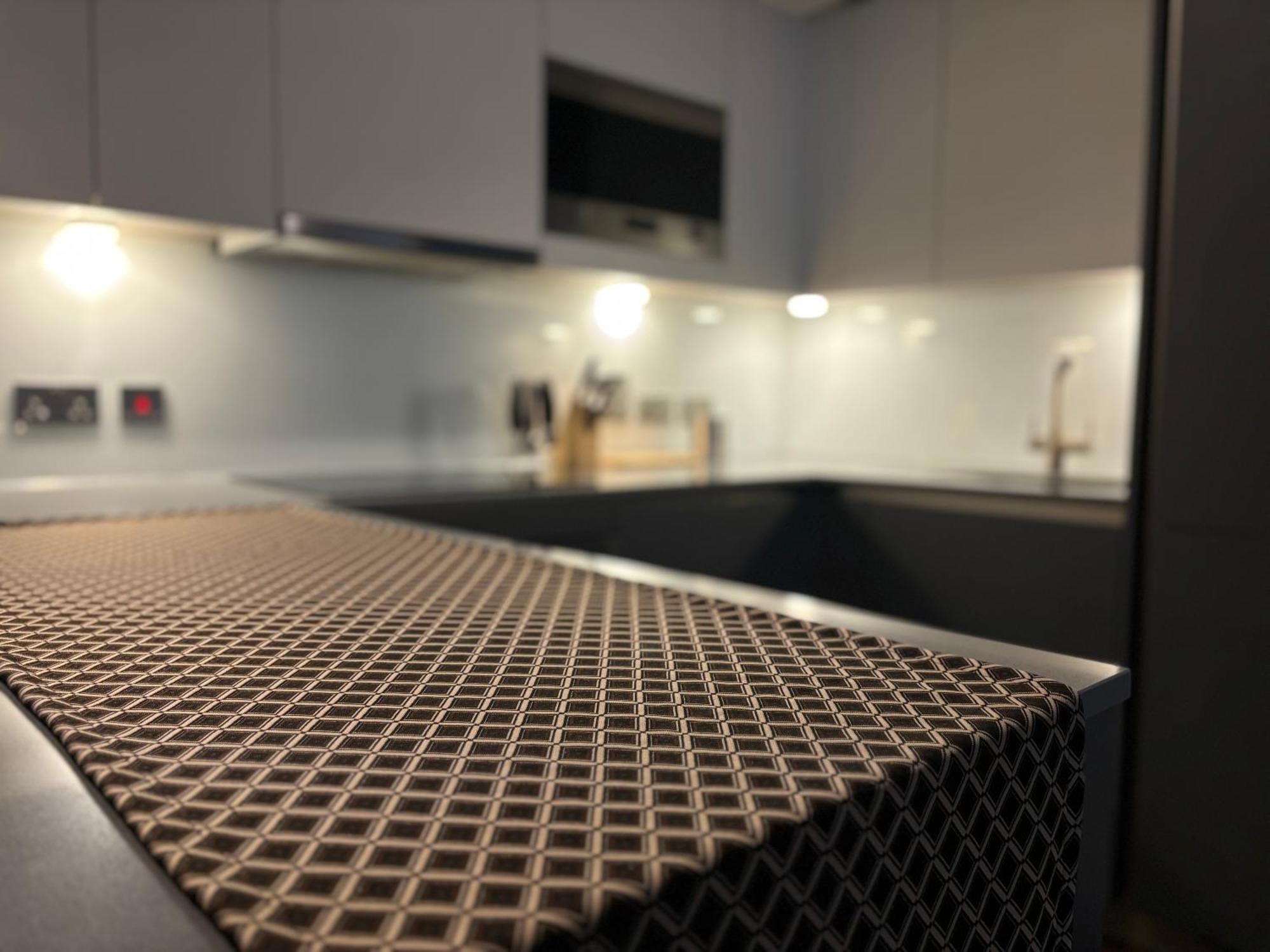 Collection No9 Harbour Way Appartement Londen Buitenkant foto