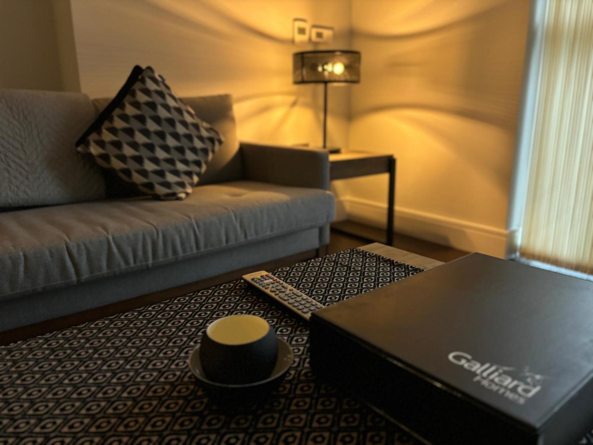 Collection No9 Harbour Way Appartement Londen Buitenkant foto